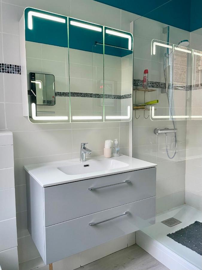 La Bateliere, Appartement Mer Avec Patio Prive 메르레뱅 외부 사진