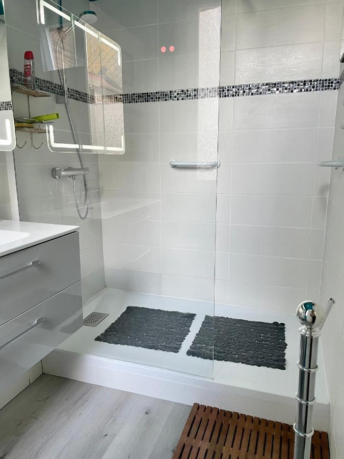 La Bateliere, Appartement Mer Avec Patio Prive 메르레뱅 외부 사진